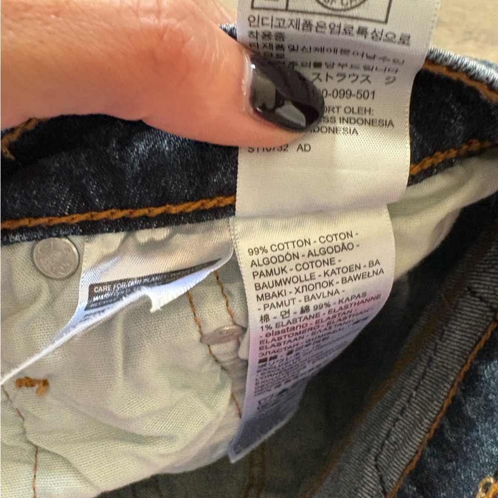 Levi’s 501 Dark Wash Denim Women Shorts - Picture 2 of 6